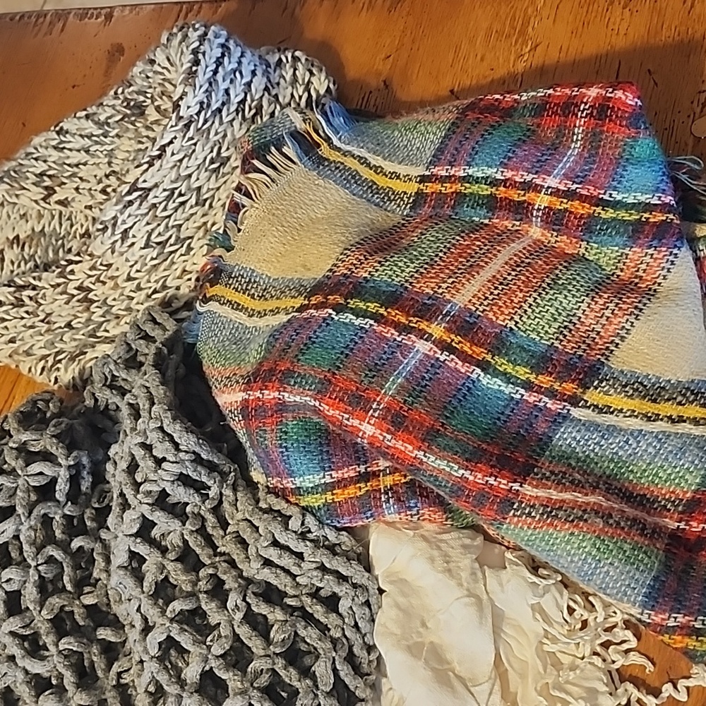 Scarfs - Picture 2 of 3